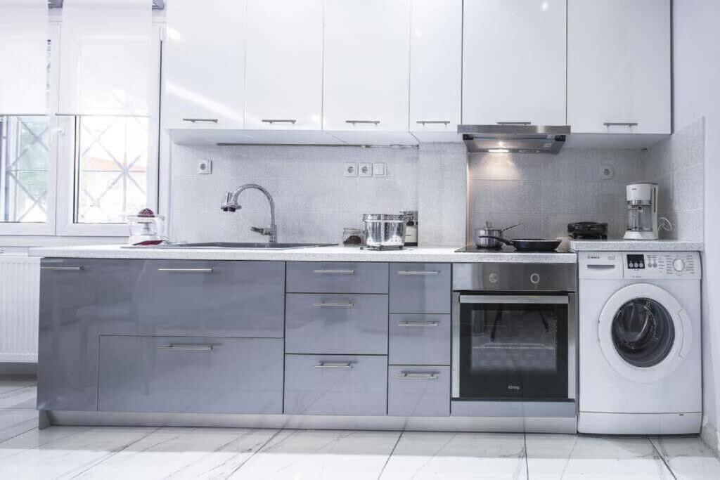 Villa Modern Fully-Equipped House, 5 Min Walk From Metro Atene Esterno foto
